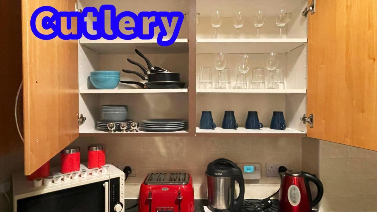 2 Bedrooms Entire Apartment Self Check In Kelty المظهر الخارجي الصورة