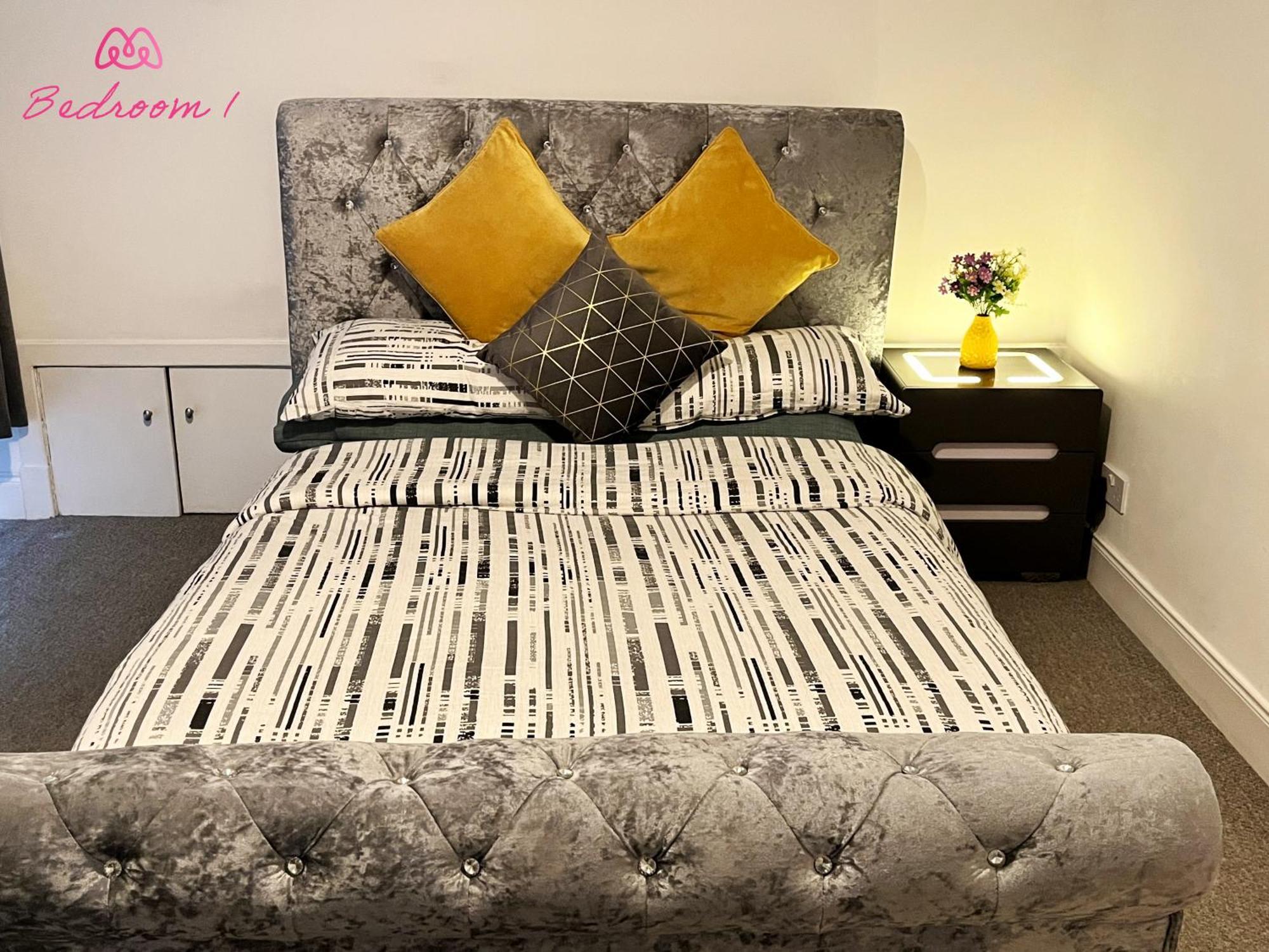 2 Bedrooms Entire Apartment Self Check In Kelty المظهر الخارجي الصورة